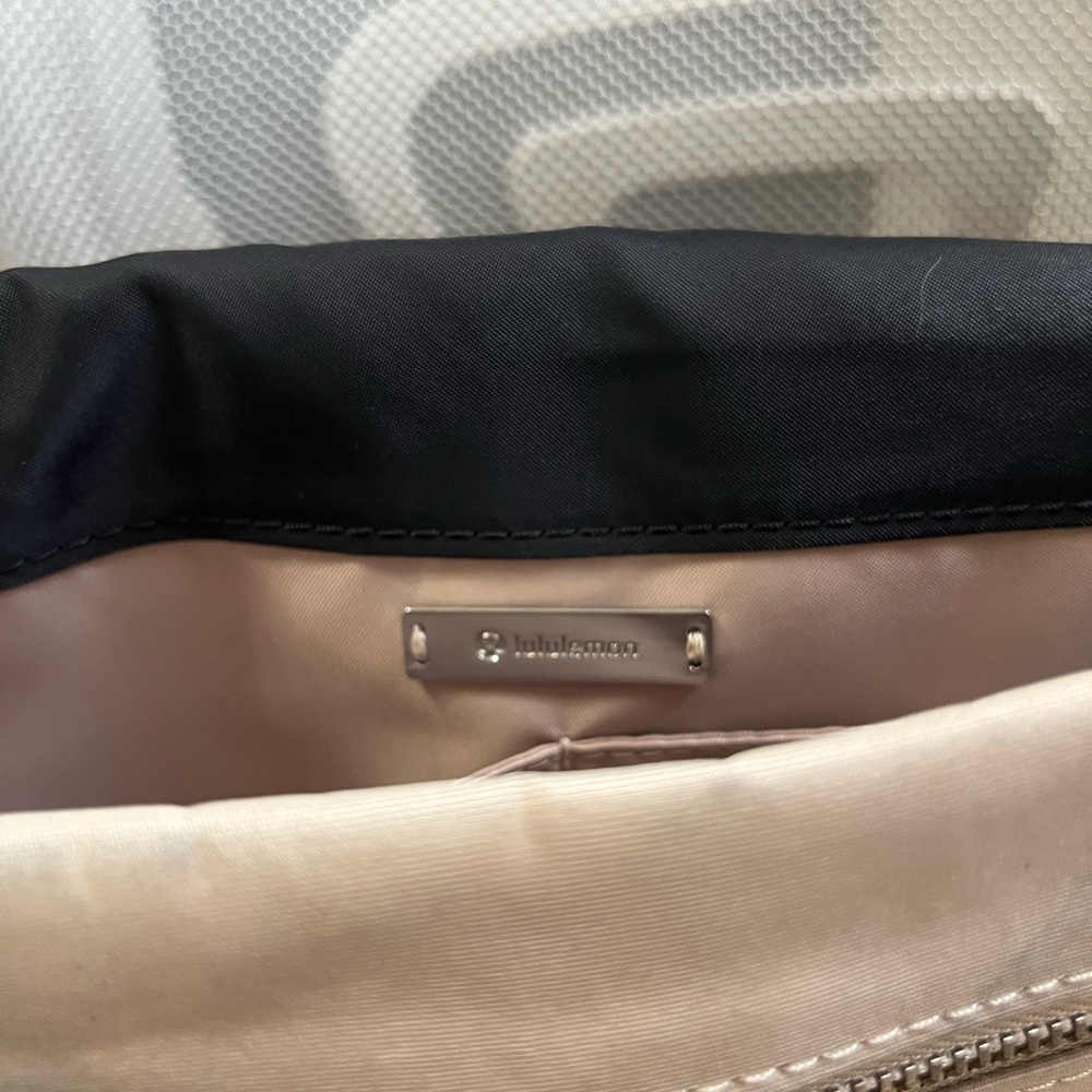 Lululemon Now and Always Crossbody 5L - Picture 11 of 12
